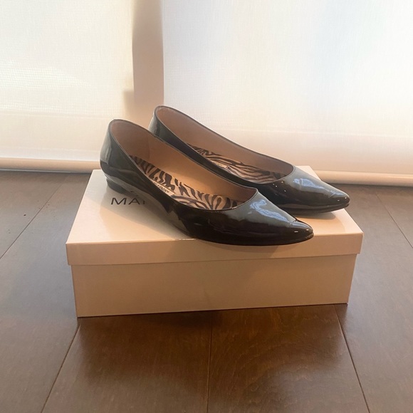 Manolo Blahnik - Tito Patent Leather Flats - Point Toe - Black - 7 US - Picture 7 of 7
